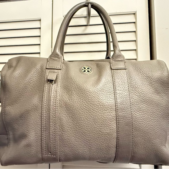 2 Tori Burch hand bags . New, spacious , casual, beautiful colors. - Picture 15 of 16